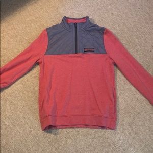 Vineyard vines 1/4 zip pull over.
